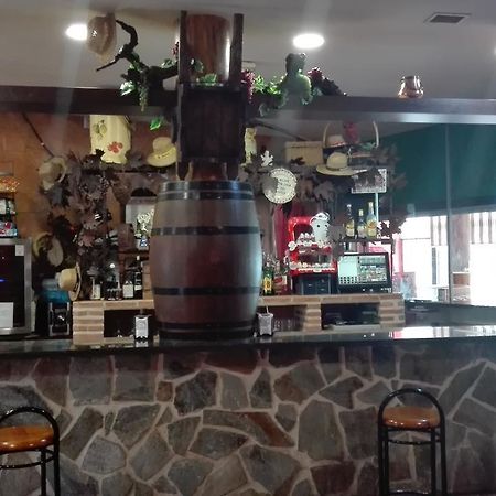 מלון Montearagon Hostal La Aldaba מראה חיצוני תמונה