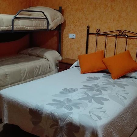 מלון Montearagon Hostal La Aldaba מראה חיצוני תמונה