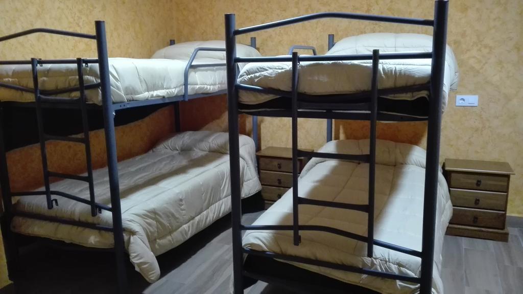 מלון Montearagon Hostal La Aldaba מראה חיצוני תמונה