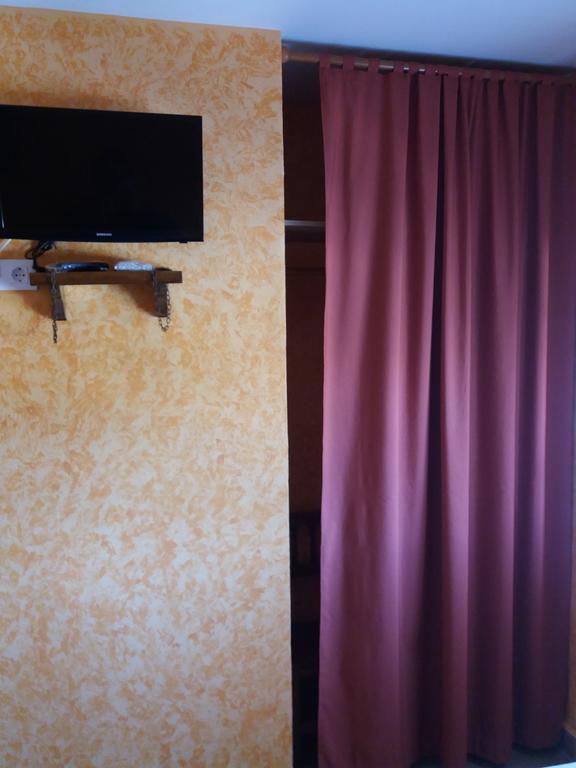 מלון Montearagon Hostal La Aldaba מראה חיצוני תמונה