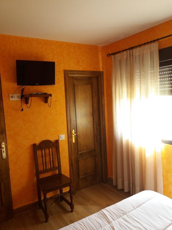 מלון Montearagon Hostal La Aldaba מראה חיצוני תמונה