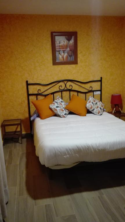 מלון Montearagon Hostal La Aldaba מראה חיצוני תמונה