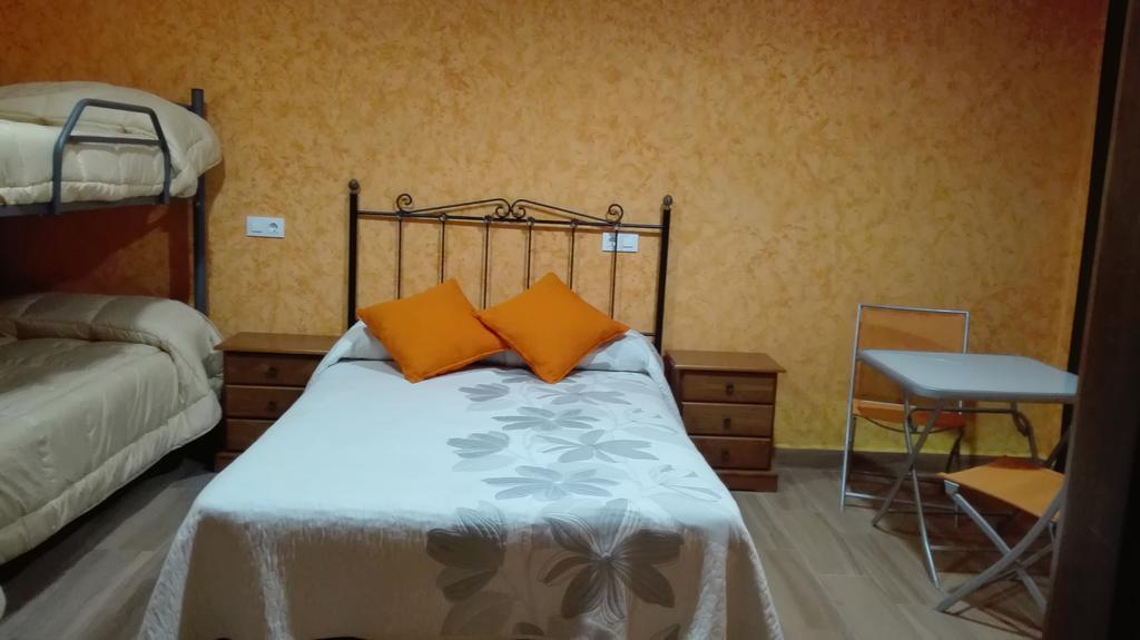 מלון Montearagon Hostal La Aldaba מראה חיצוני תמונה