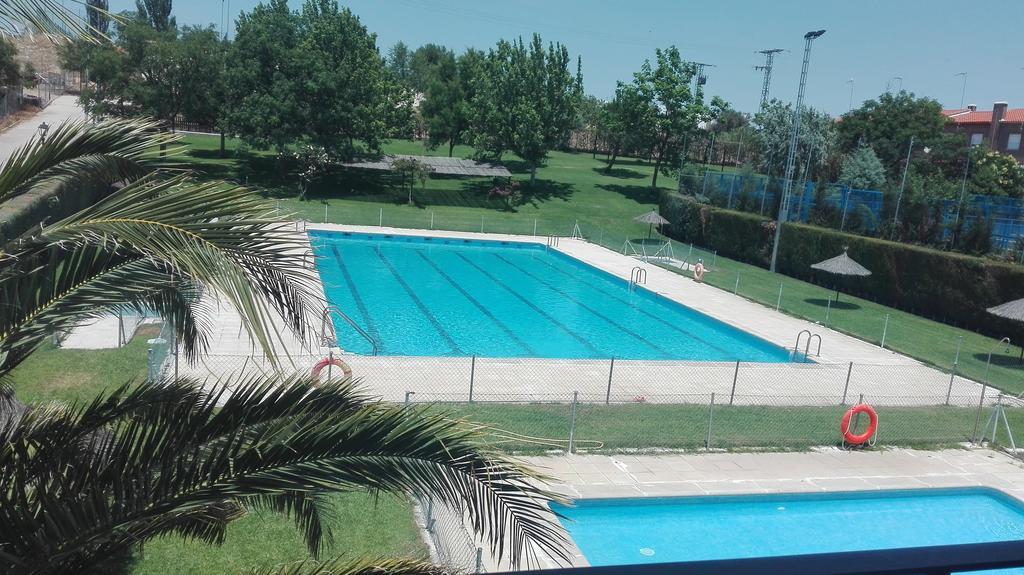 מלון Montearagon Hostal La Aldaba מראה חיצוני תמונה