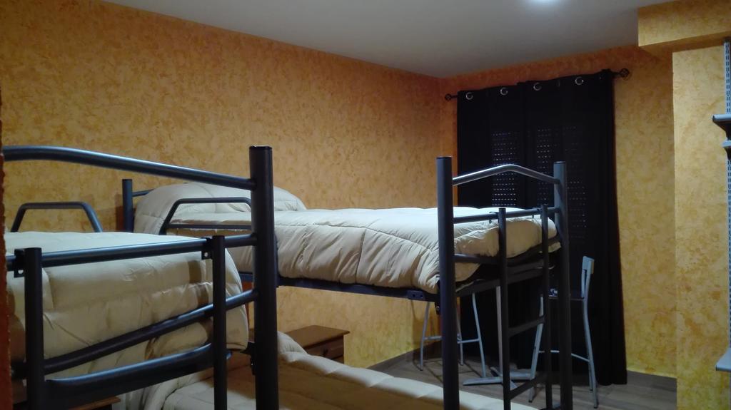 מלון Montearagon Hostal La Aldaba מראה חיצוני תמונה