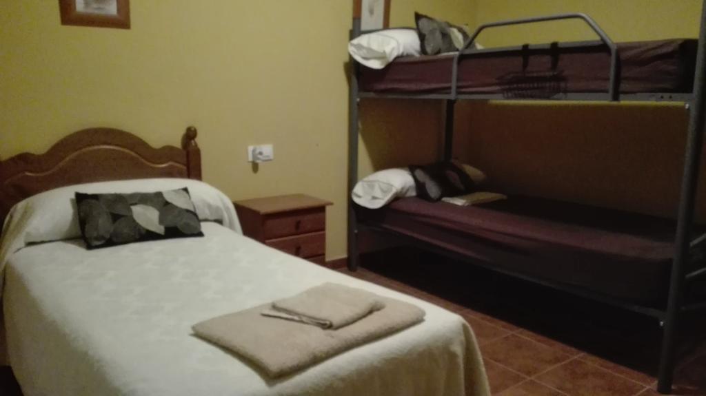 מלון Montearagon Hostal La Aldaba מראה חיצוני תמונה