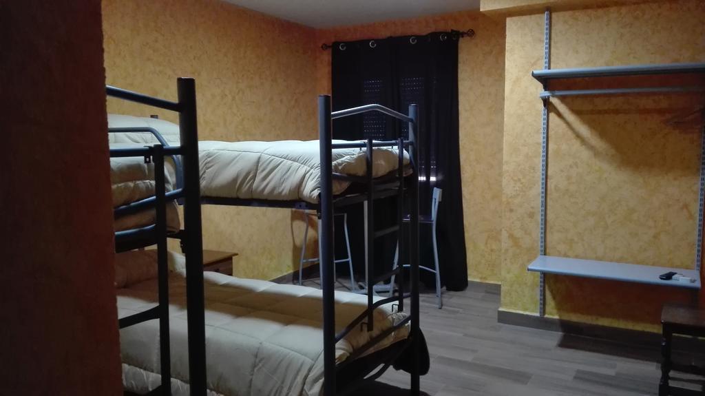 מלון Montearagon Hostal La Aldaba מראה חיצוני תמונה