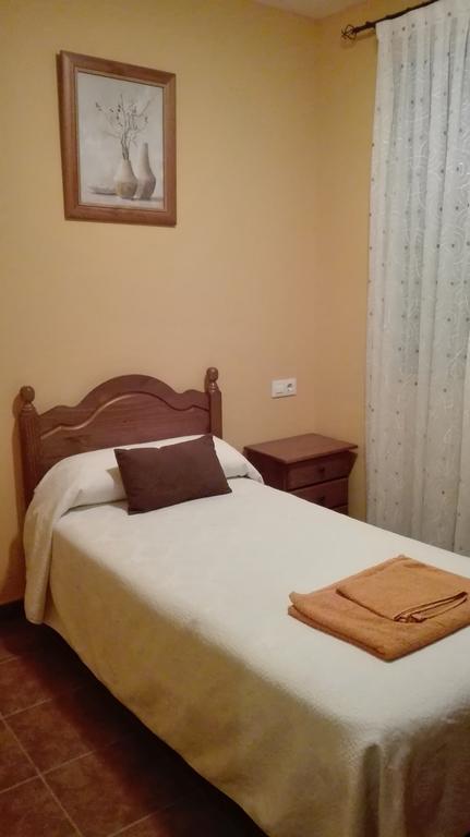 מלון Montearagon Hostal La Aldaba מראה חיצוני תמונה