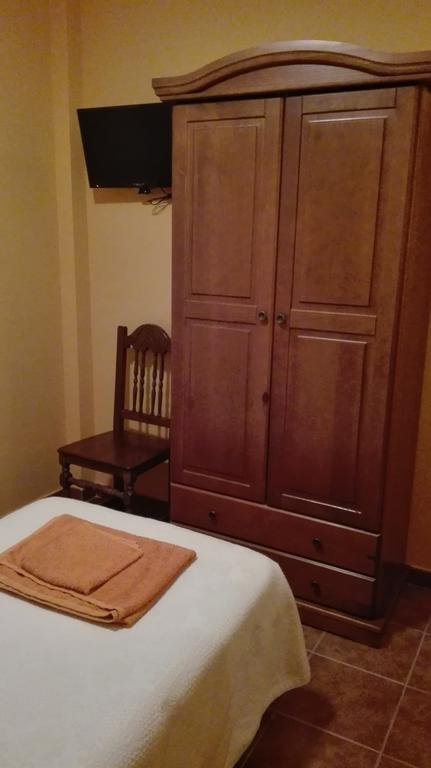 מלון Montearagon Hostal La Aldaba מראה חיצוני תמונה