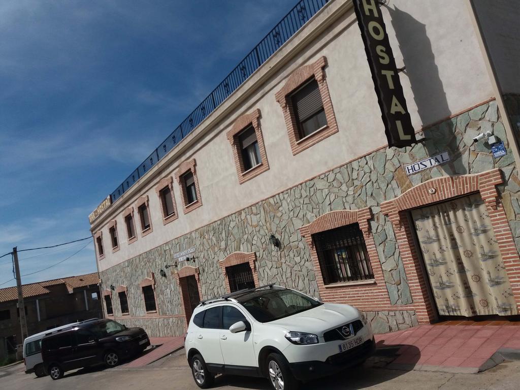 מלון Montearagon Hostal La Aldaba מראה חיצוני תמונה