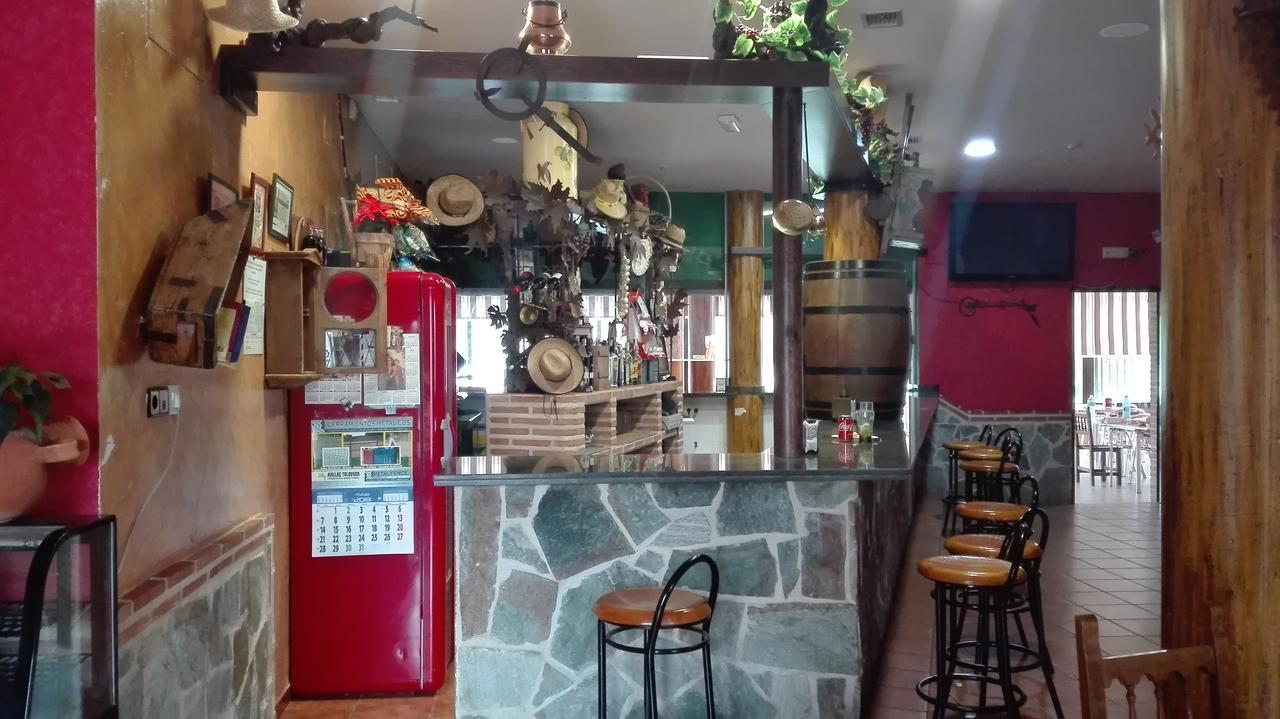 מלון Montearagon Hostal La Aldaba מראה חיצוני תמונה