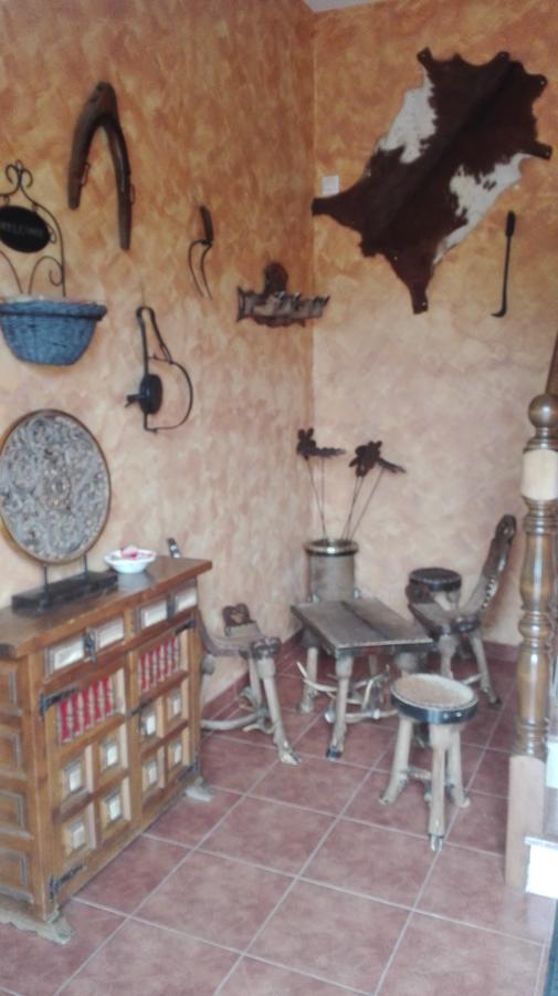 מלון Montearagon Hostal La Aldaba מראה חיצוני תמונה