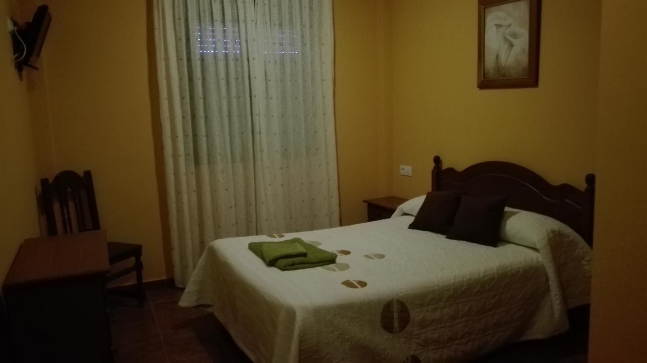 מלון Montearagon Hostal La Aldaba מראה חיצוני תמונה
