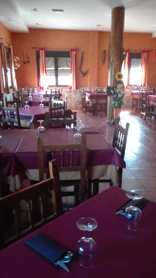מלון Montearagon Hostal La Aldaba מראה חיצוני תמונה
