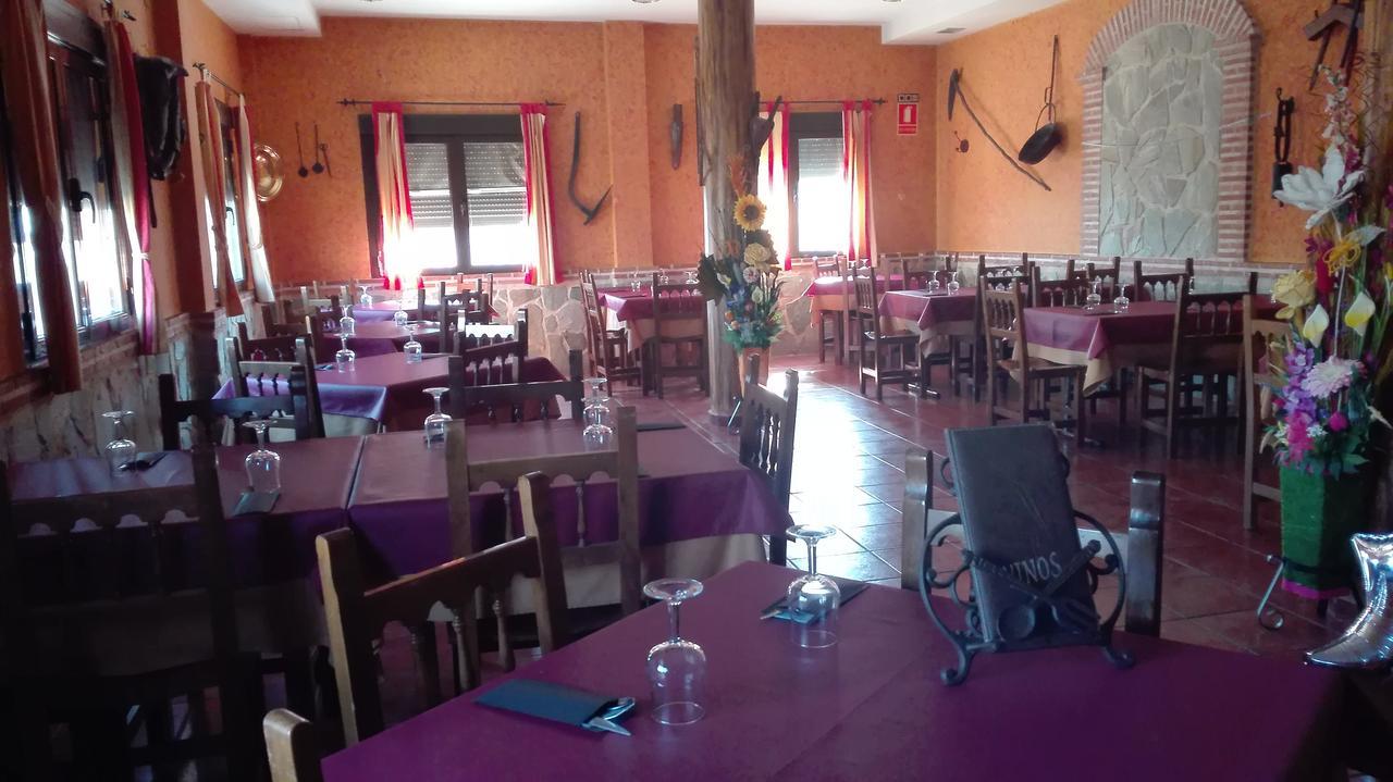 מלון Montearagon Hostal La Aldaba מראה חיצוני תמונה