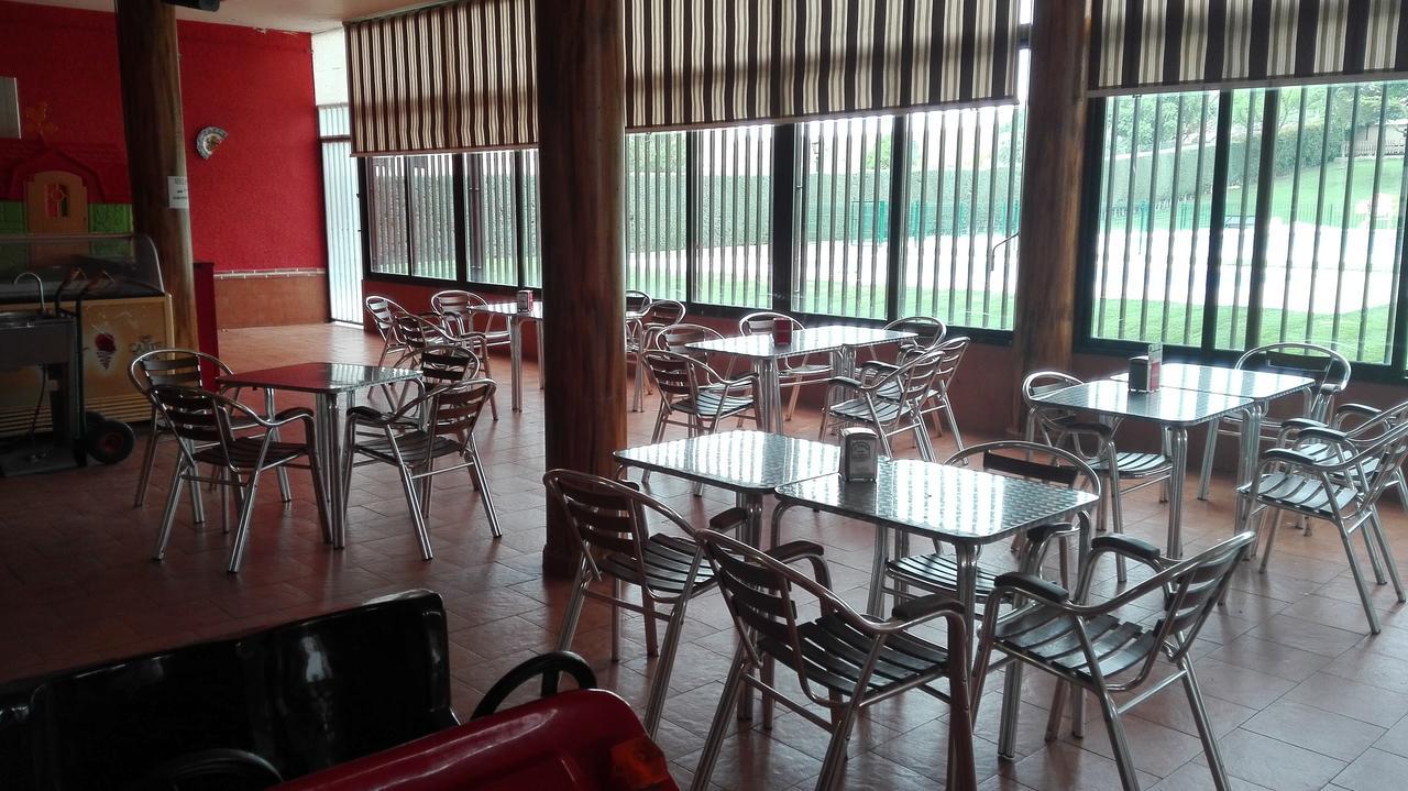 מלון Montearagon Hostal La Aldaba מראה חיצוני תמונה