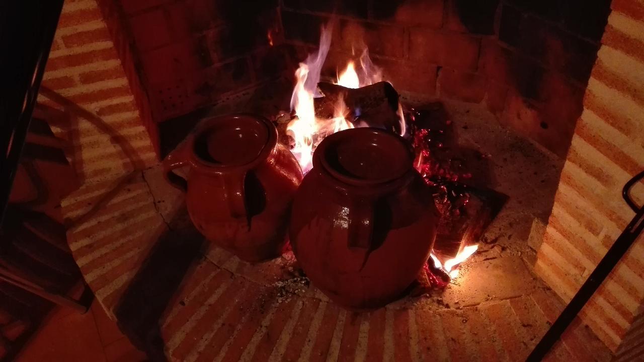 מלון Montearagon Hostal La Aldaba מראה חיצוני תמונה