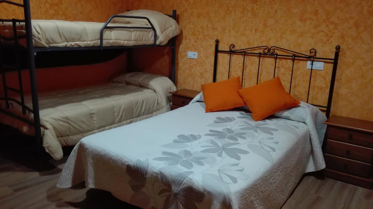 מלון Montearagon Hostal La Aldaba מראה חיצוני תמונה